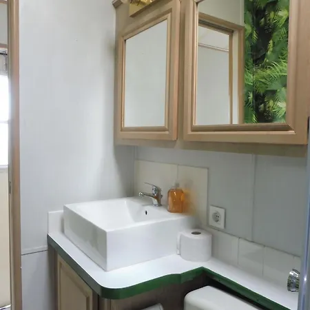 Wunderschoenes Ferienhaus In Mit Kleiner Terrasse 펜션