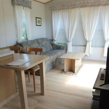 Wunderschoenes Ferienhaus In Mit Kleiner Terrasse *