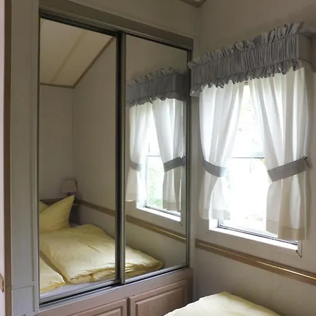 펜션 Wunderschoenes Ferienhaus In Mit Kleiner Terrasse *